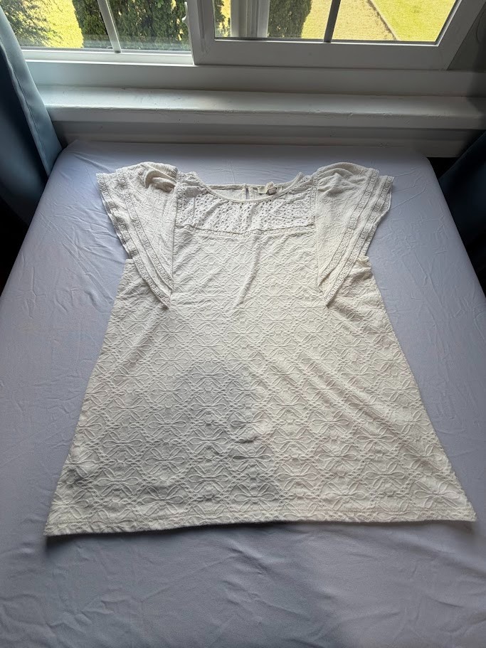Women’s timeless preppy blouse perfect for any summer occasion by LOFT – Size L