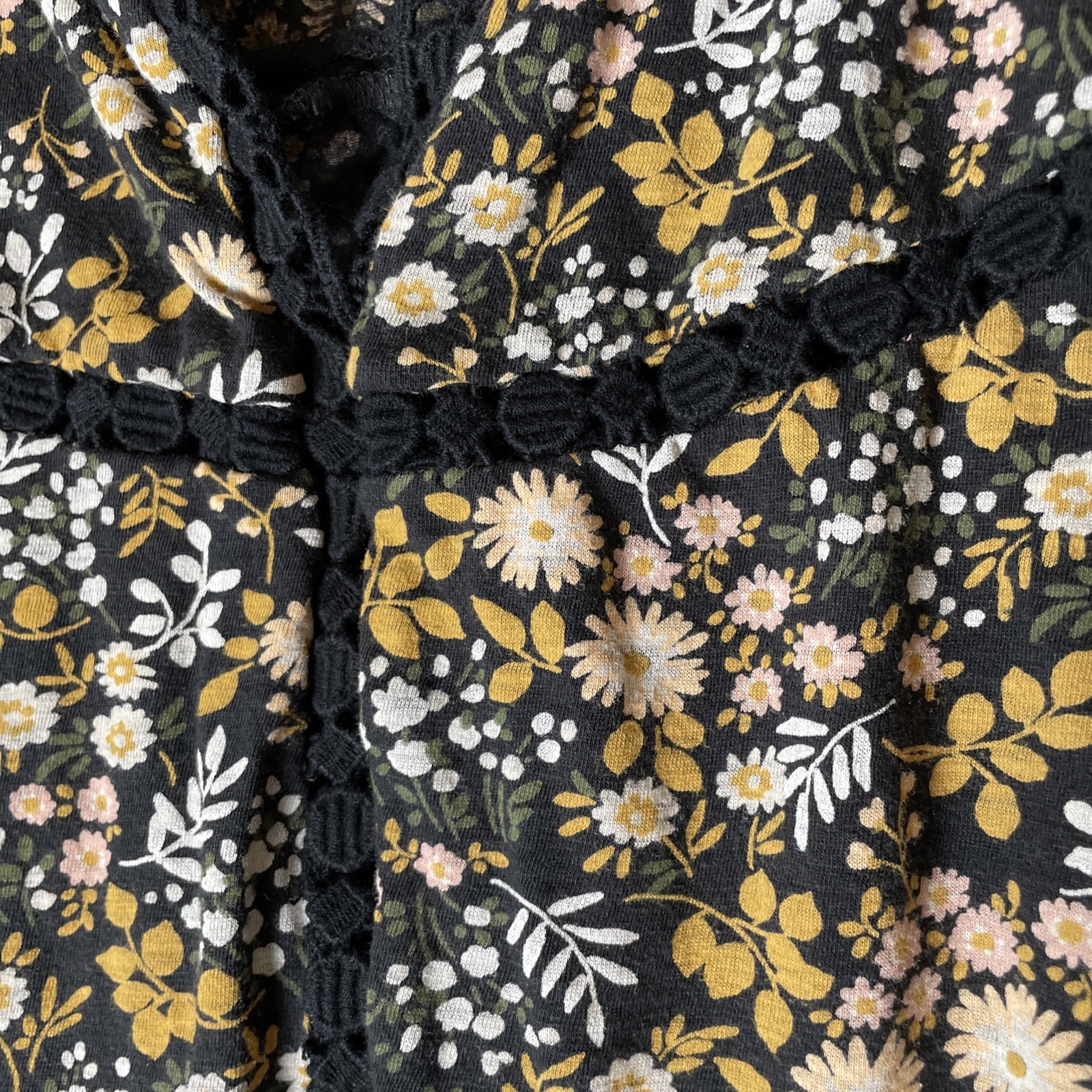 Lucky Brand Top Women’s Medium Black Yellow Floral Sleeveless Lace Trim Casual