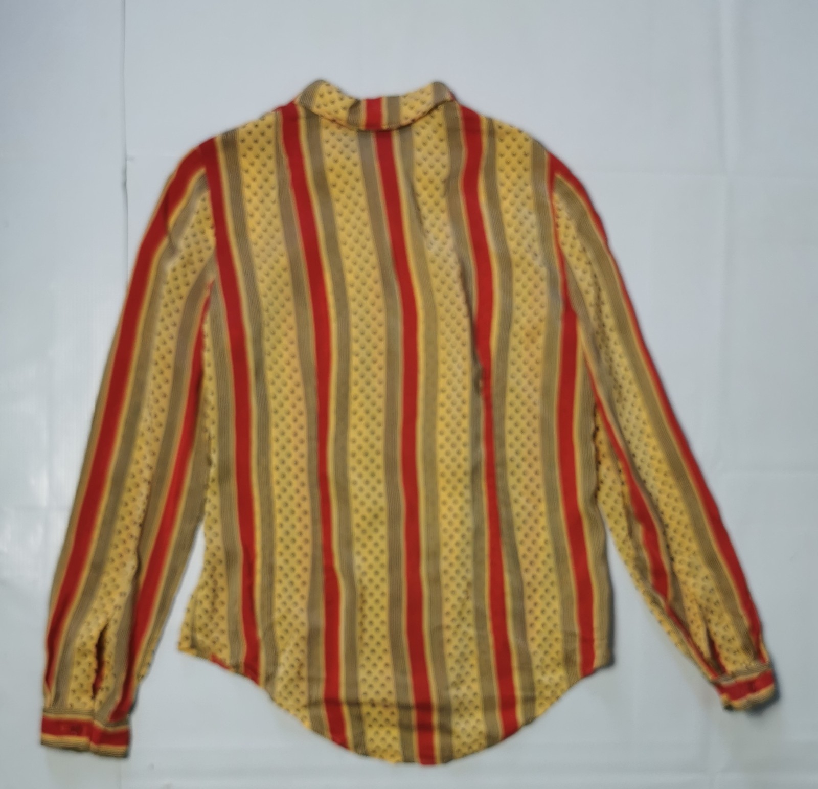 Geoffrey Beene Silk Blouse. Used in good condition. 100% silk. Size:M
