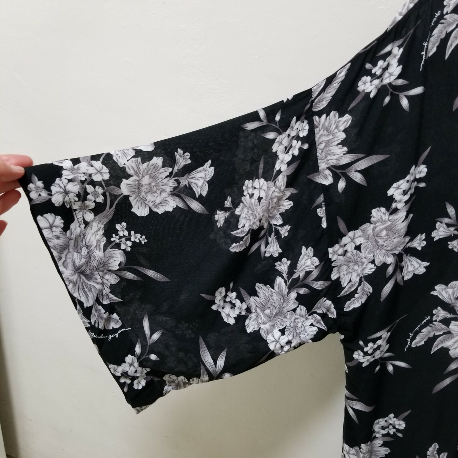 Spiritual Gangster Kimono Maya Floral Cover-up Sarong Black Tie One Size Pockets