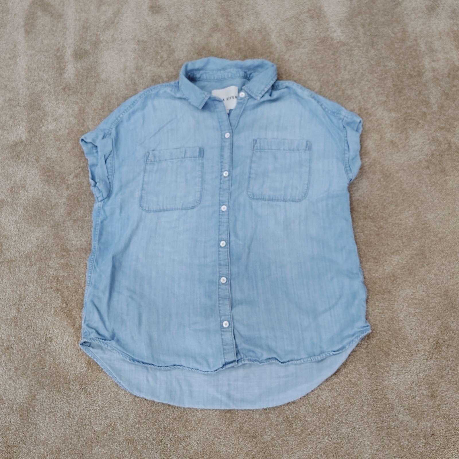 BUTTON DOWN CHAMBRAY SHIRT WOMENS MEDIUM 100% LYOCELL LIGHTWEIGHT SHORT SLEEVE
