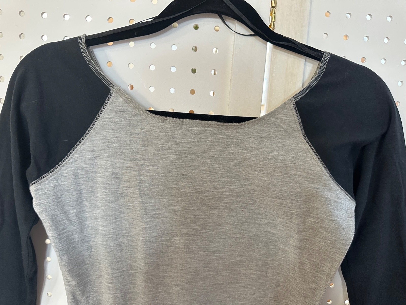 NWOT VTG JLo Baseball Tee Raglan Top 3/4 Sleeve Cotton Blend Black Gray Sequin M