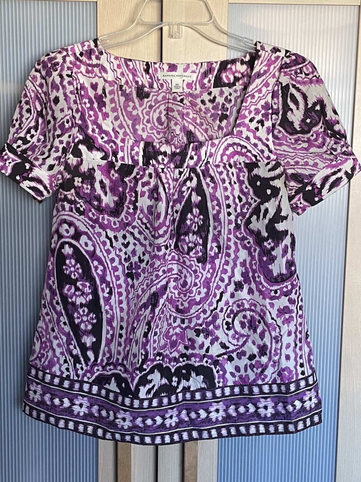 Banana Republic Purple Top Sz XS Blouse Boho Paisley Silk Short Sleeve Career