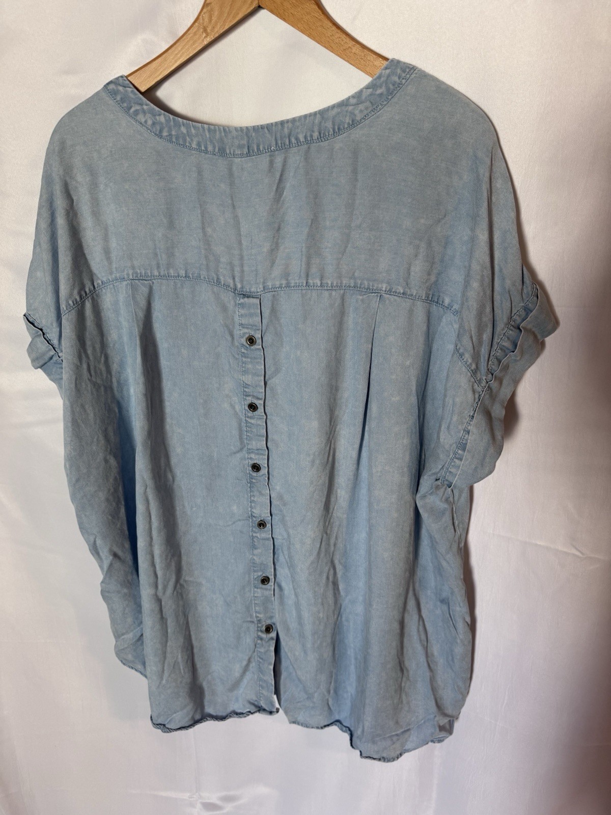 Jane + Delancey Lyocell Chambray Popover Top Light Wash Blue Roll Tab Sleeve XL
