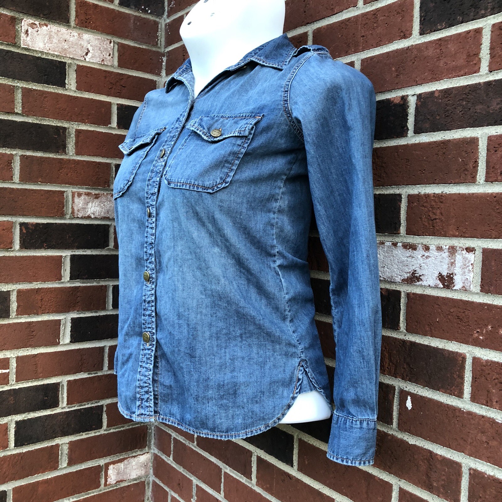 current elliott womans size 0 chambray denim button front shirt 802