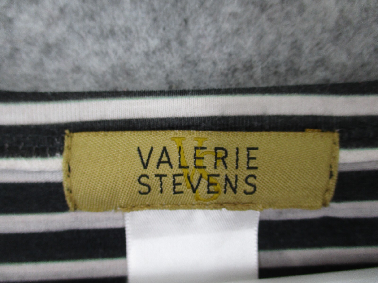 Valerie Stevens Women’s Top Medium Flowy Scoop Neck Striped Floral Stretch Black