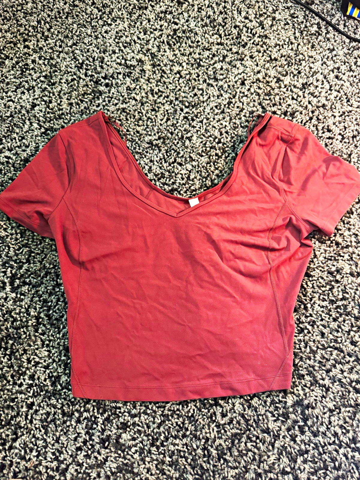 Lululemon Women’s Pink Cropped V-Neck Short Sleeve Jersey Tee Nylon/Lycra 10