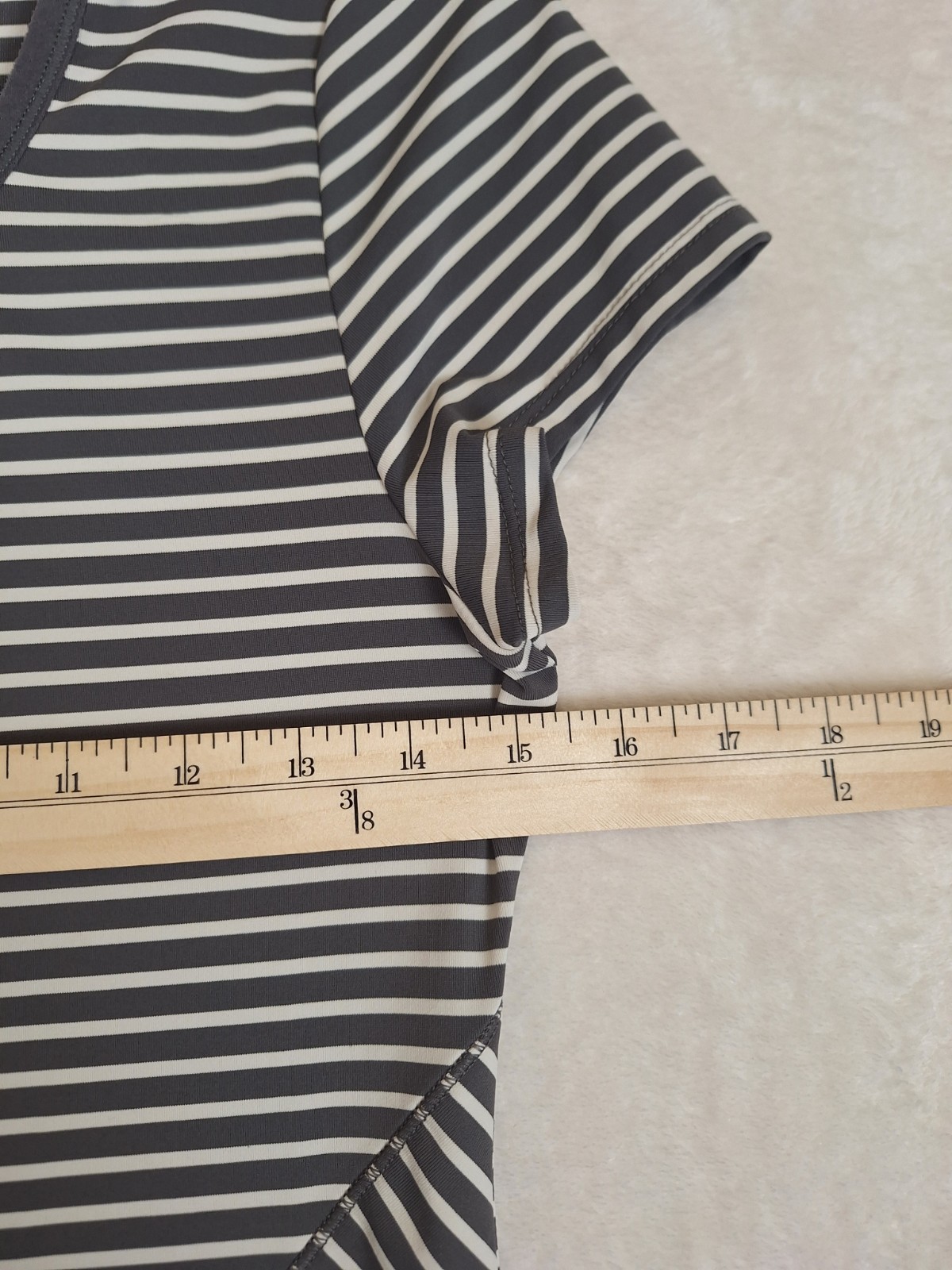 Lole Women’s Small Shirt Gray White Stripe Stretch Athletic Pocket UPF Wicking