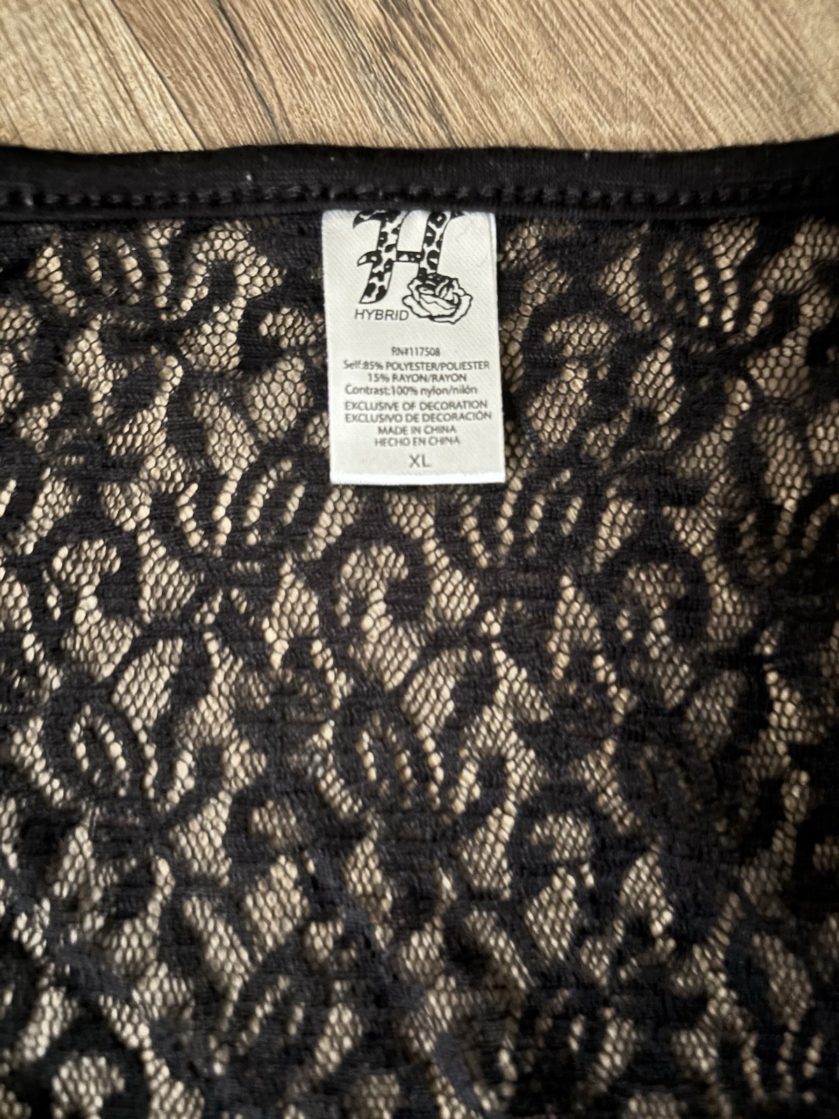 Hybrid Black Solid Lace Yoke Sequin Short Sleeve Pullover Top Women’s XL