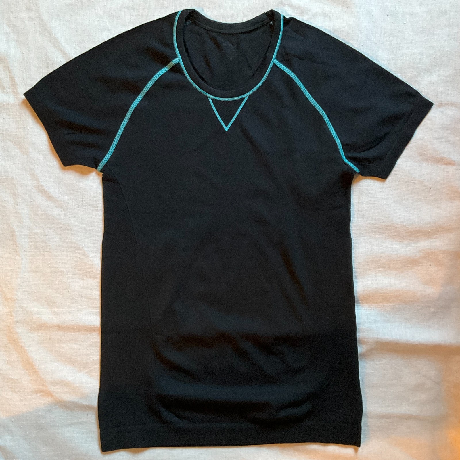 NWT Zensah Women’s Run Seamless Short Sleeve Top, Black, Sz M