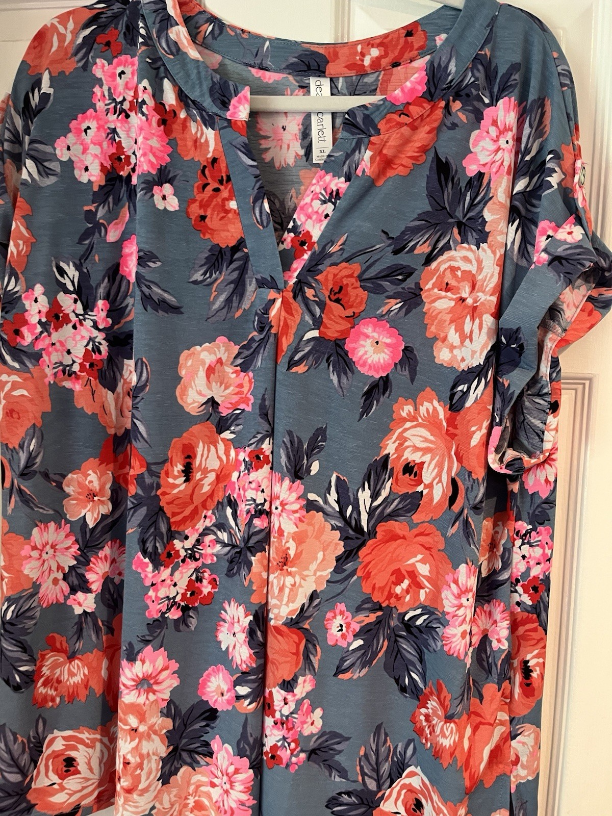 Dear Scarlett Lizzy Top XL Short Sleeve Blue/ Pink Floral Stretch Split Neck