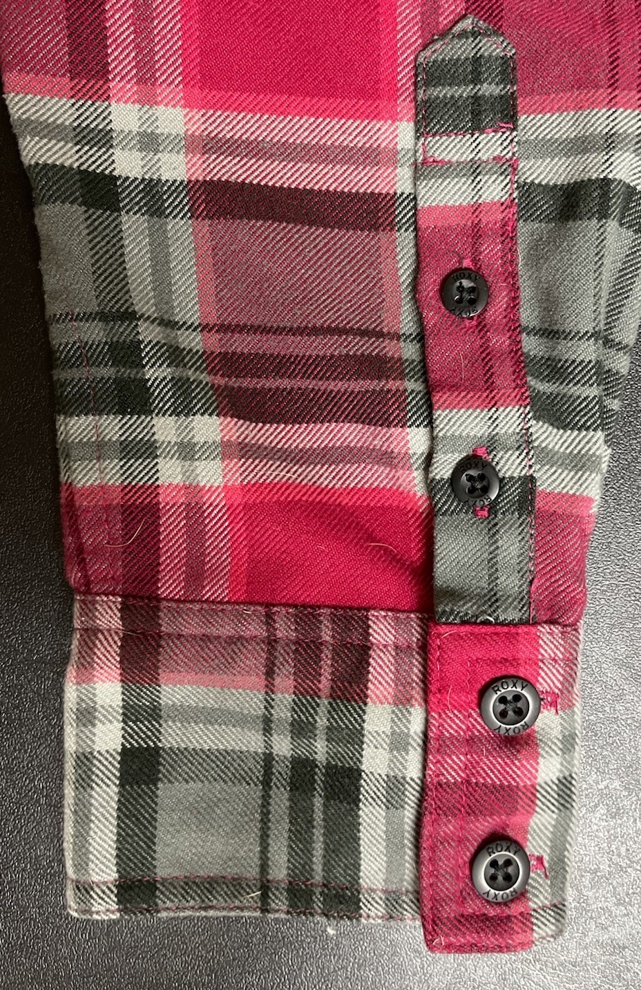 Roxy Flannel Shirt Womens M Red Gray Plaid Long Sleeve Button Up Pockets Collar