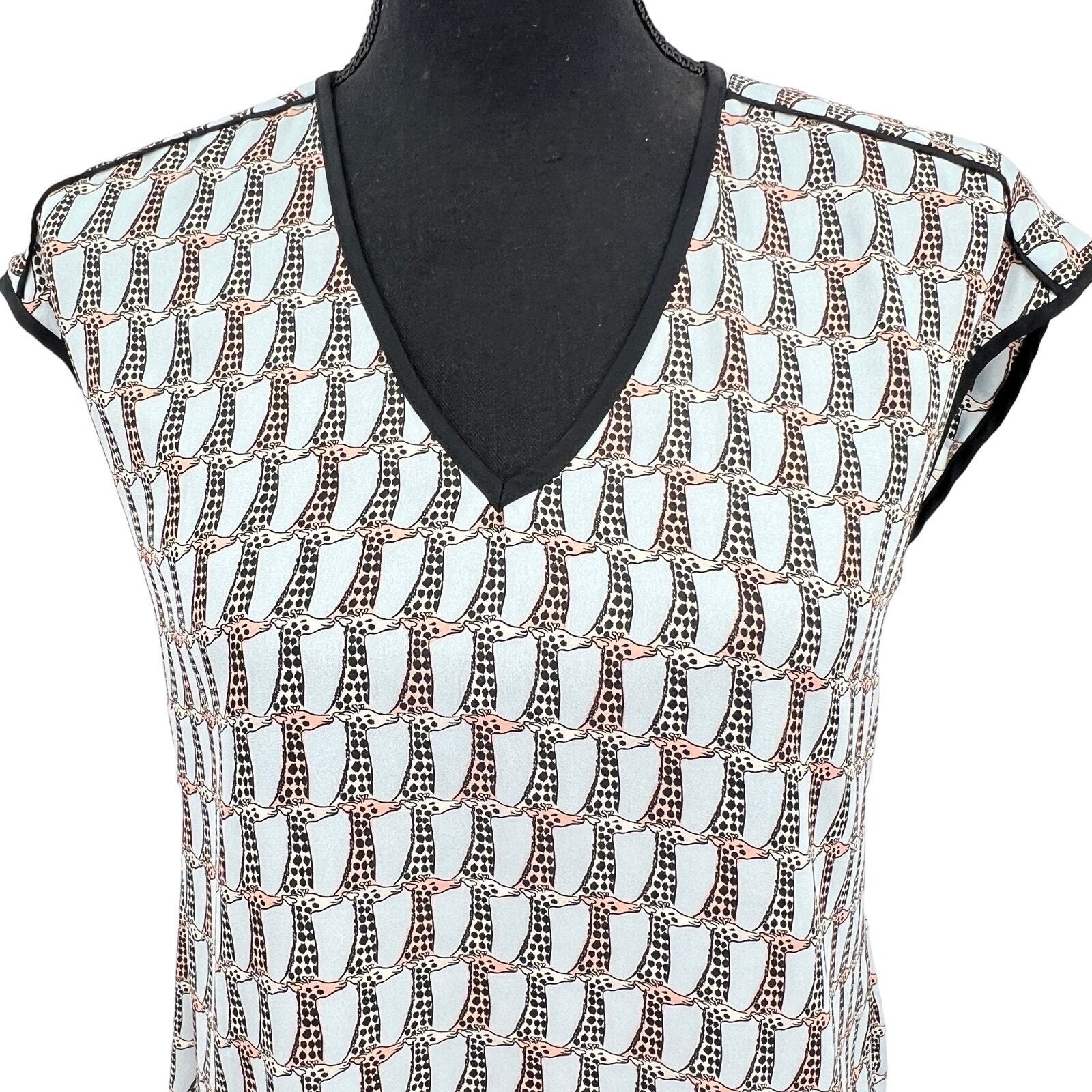 CKS Womens Sleeveless Shirt Giraffe Print V Neckline Blouse Novelty Print Med
