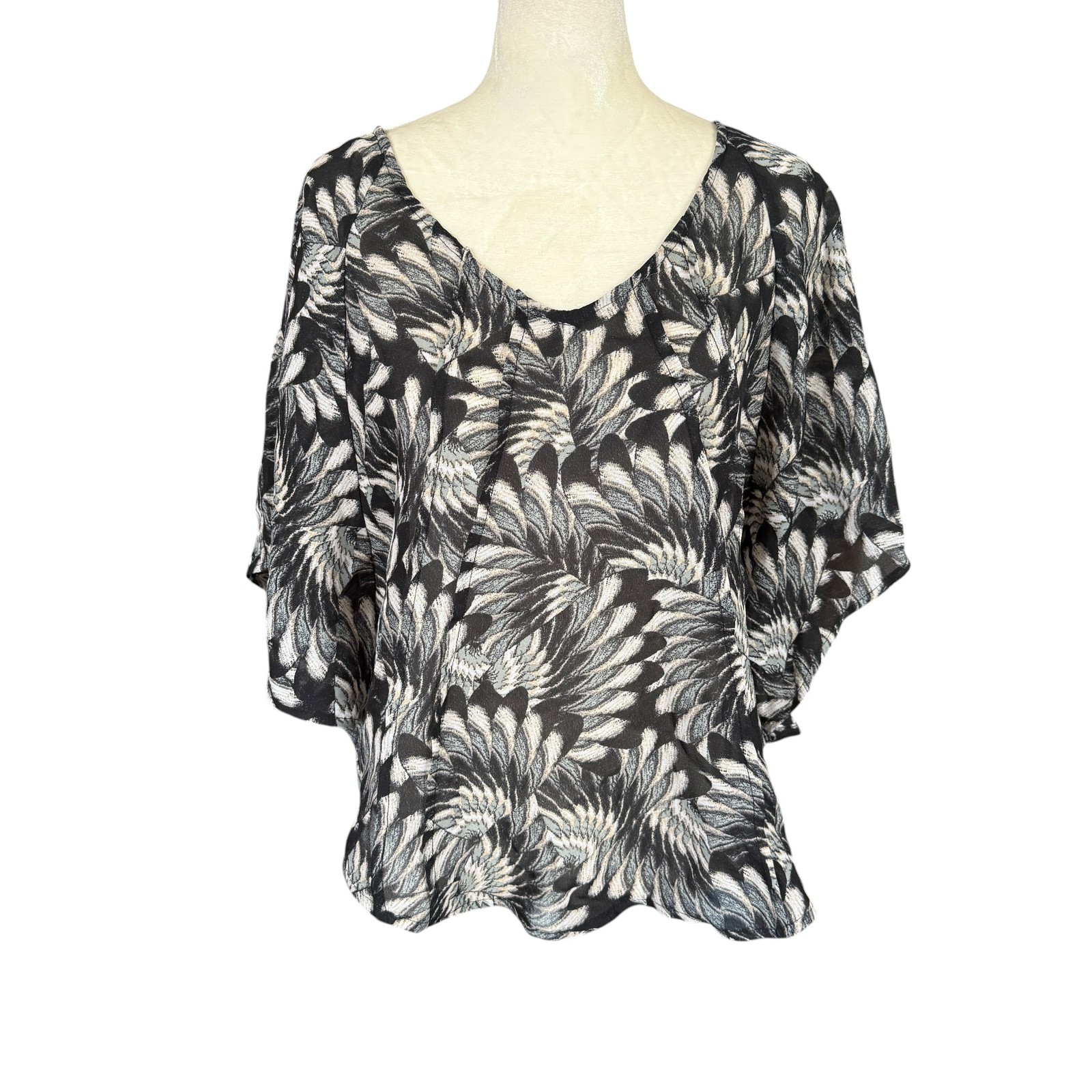 attention black and white feather print kimono style v-neck sheer blouse size M
