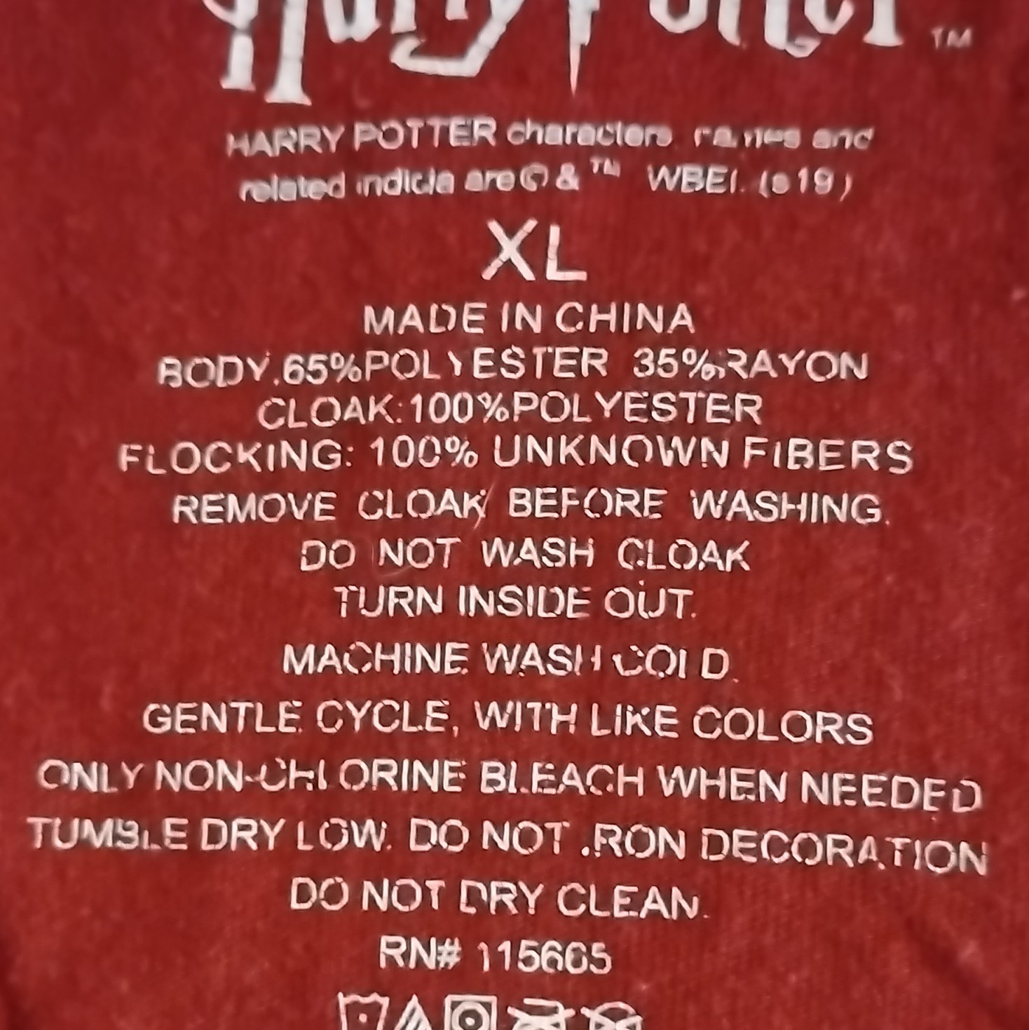 Harry Potter Women’s XL Red Hogwarts Crest Graphic Tee Scoop Neck Short Sleeve