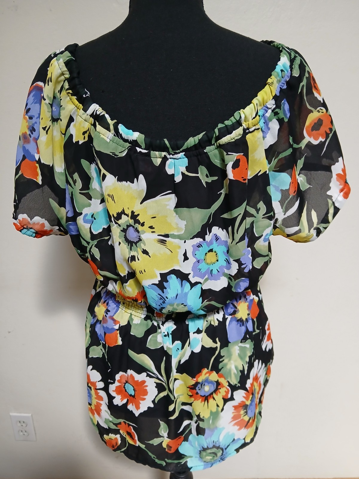 Unique Spectrum Women’s Black Floral Chiffon Scoop Neck Pullover Blouse M