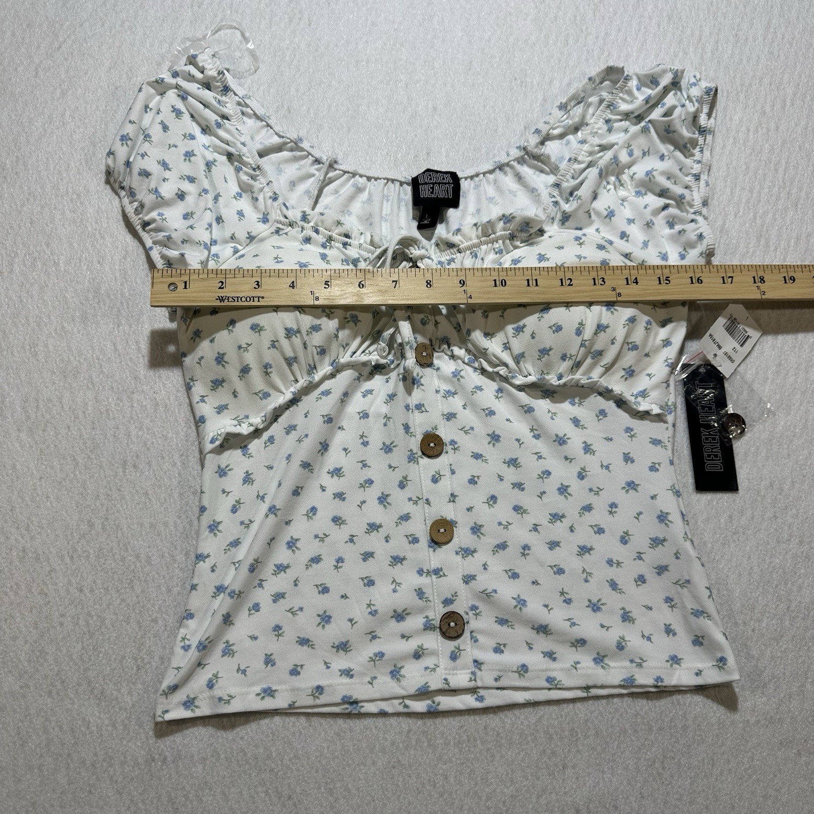 Derek Heart Women’s White Blue Floral Knit Round Neck Puff Sleeve Button Large