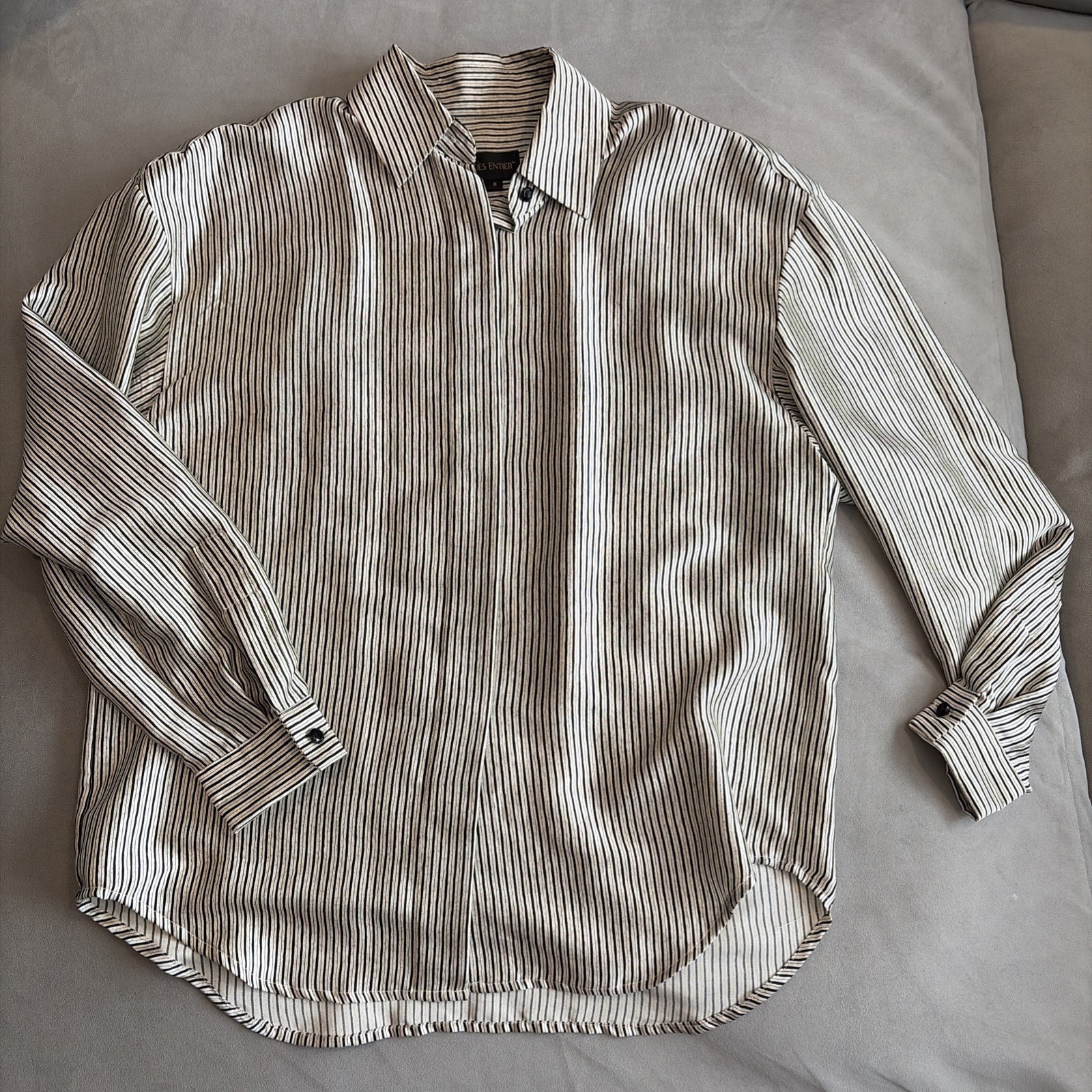 VINTAGE- Classiques Entier – 100% Silk – Button Down Long Sleeve Blouse – Medium