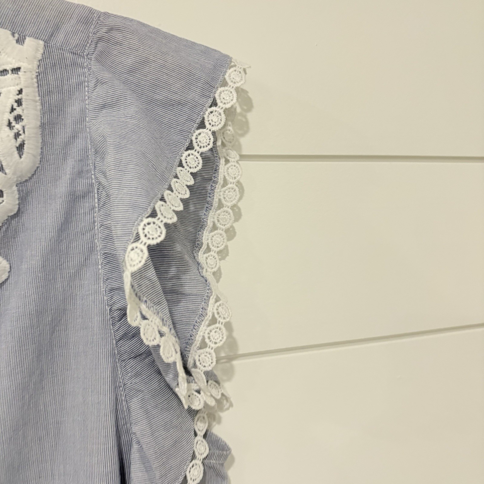 Ann Taylor LOFT | Top Eyelet Lace Dainty Preppy Feminine Blue White- Large
