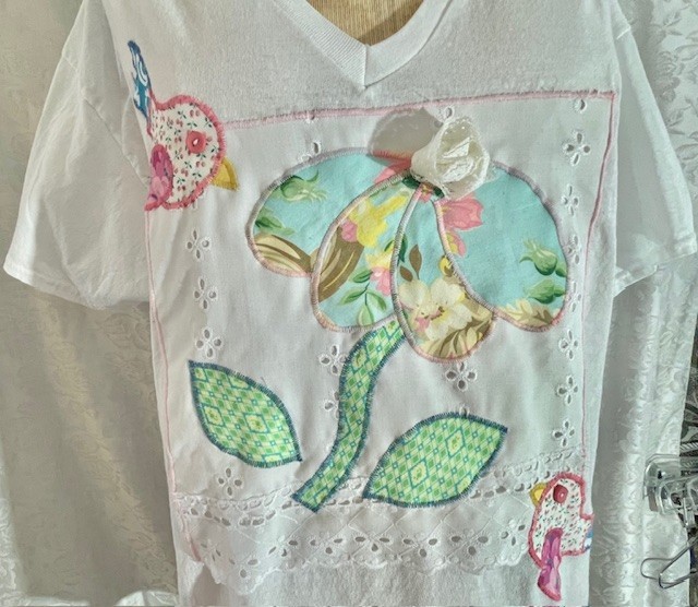 Upcycled T Shirt, Applique Flower & Birds. Wearable Art! SZ XLarge. USA