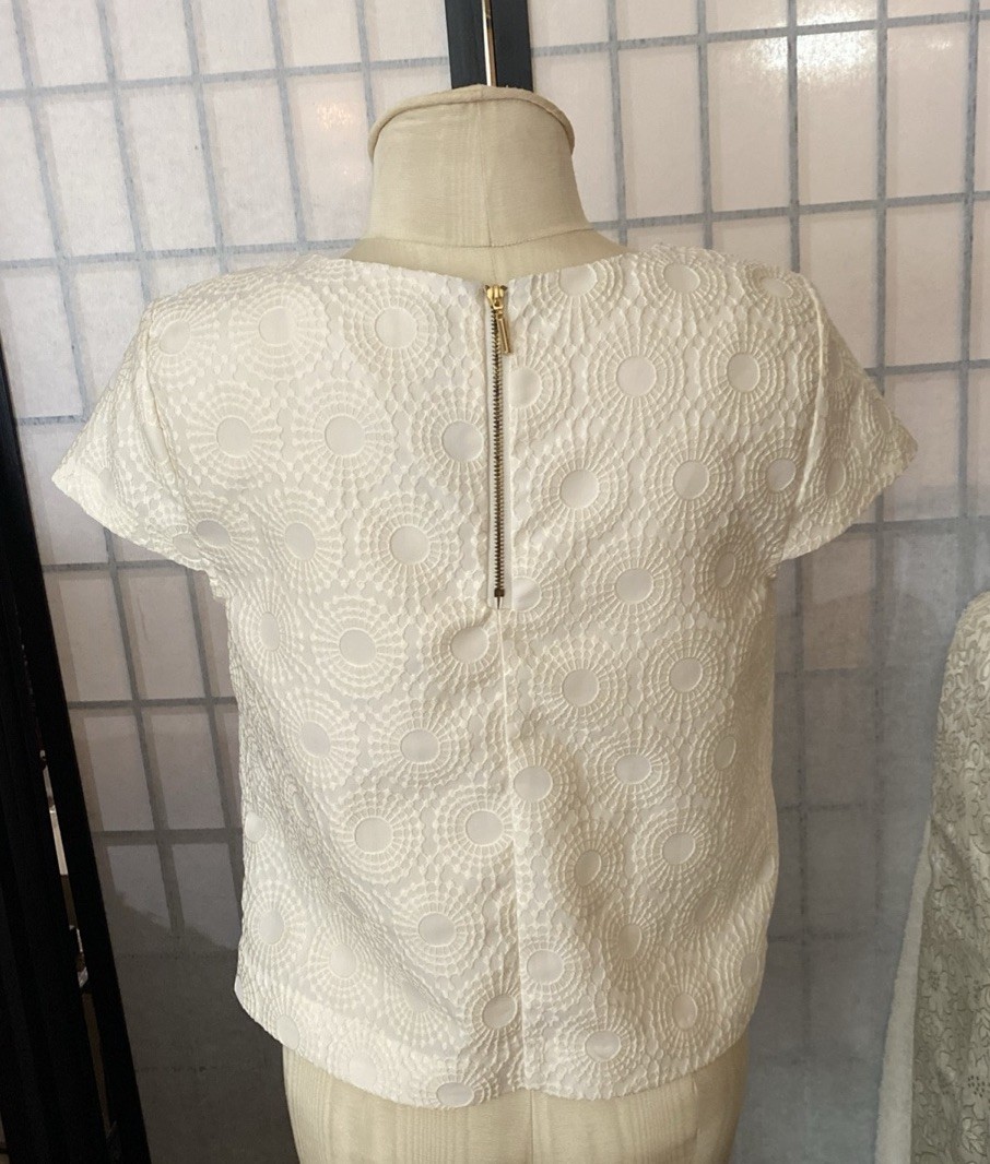 Kensie Women M Beige Poly-Backed Stretch Crochet Top Decorative Zipper & Pull