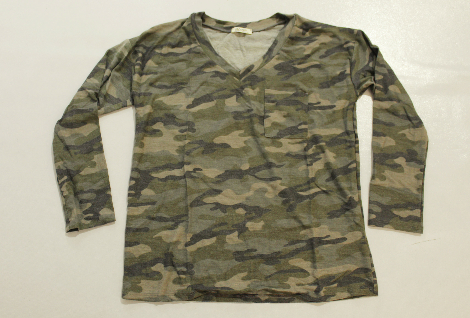 Blumin Apparel Women’s Long Sleeve V-Neck Camo Top DM9 Green Small