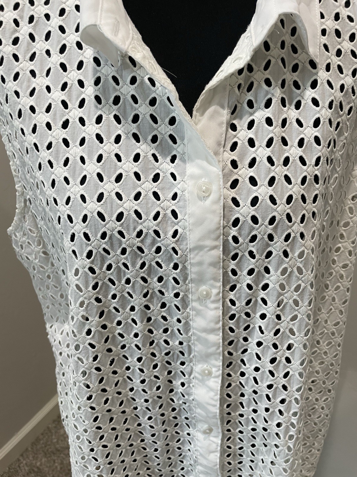 Liz Claiborne Women’s Sleeveless Blouse Eyelet White Size Large
