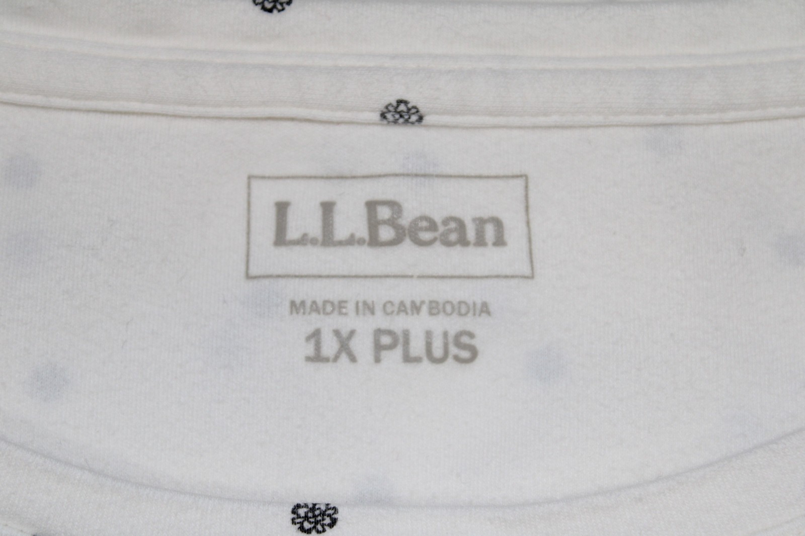 L.L. Bean Sz 1X White w/ Geometric Cotton Short Sleeve Tee Medium Weight