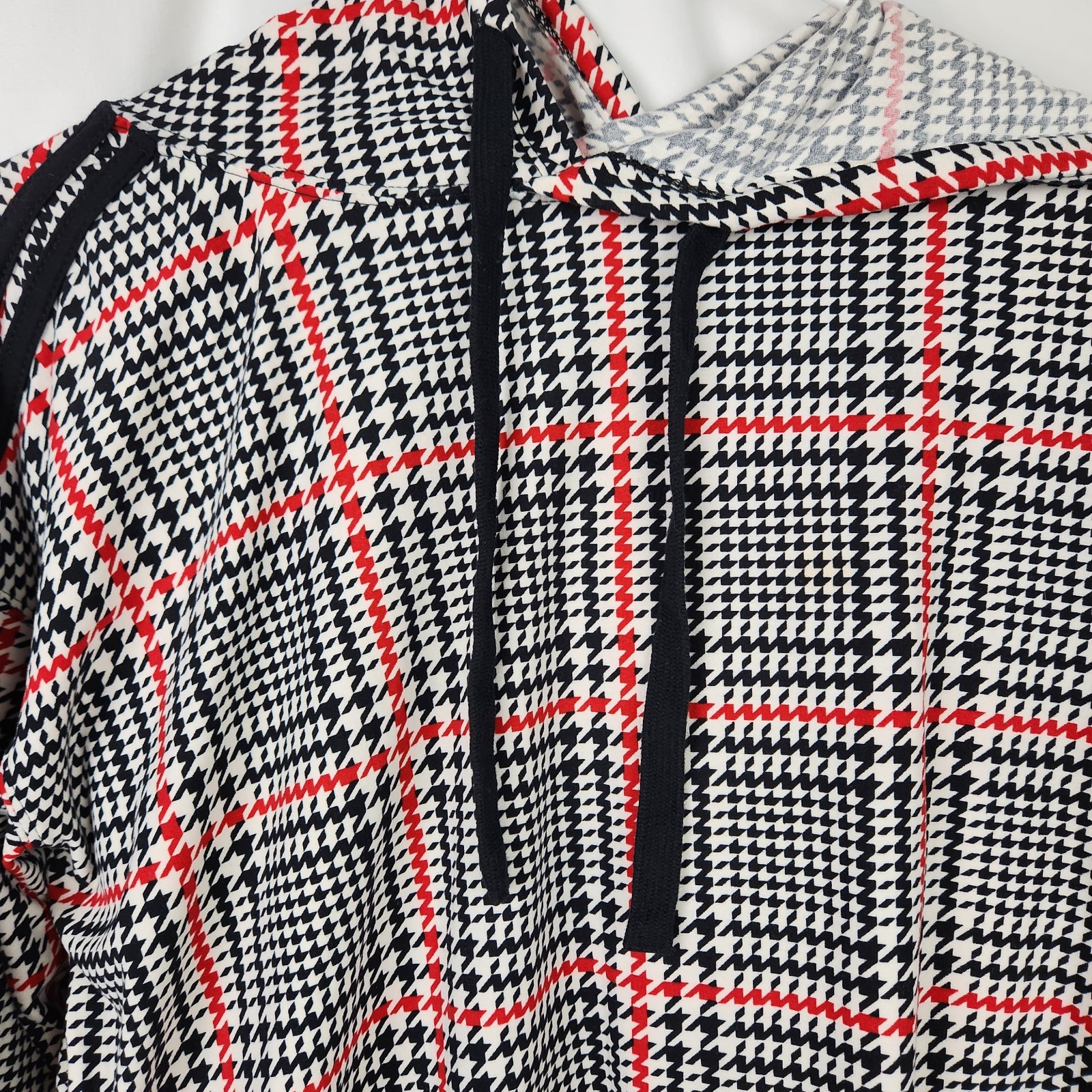 No Comment Juniors Houndstooth Pattern Fleece Hooded Crop Top Sz Medium Red/Blk