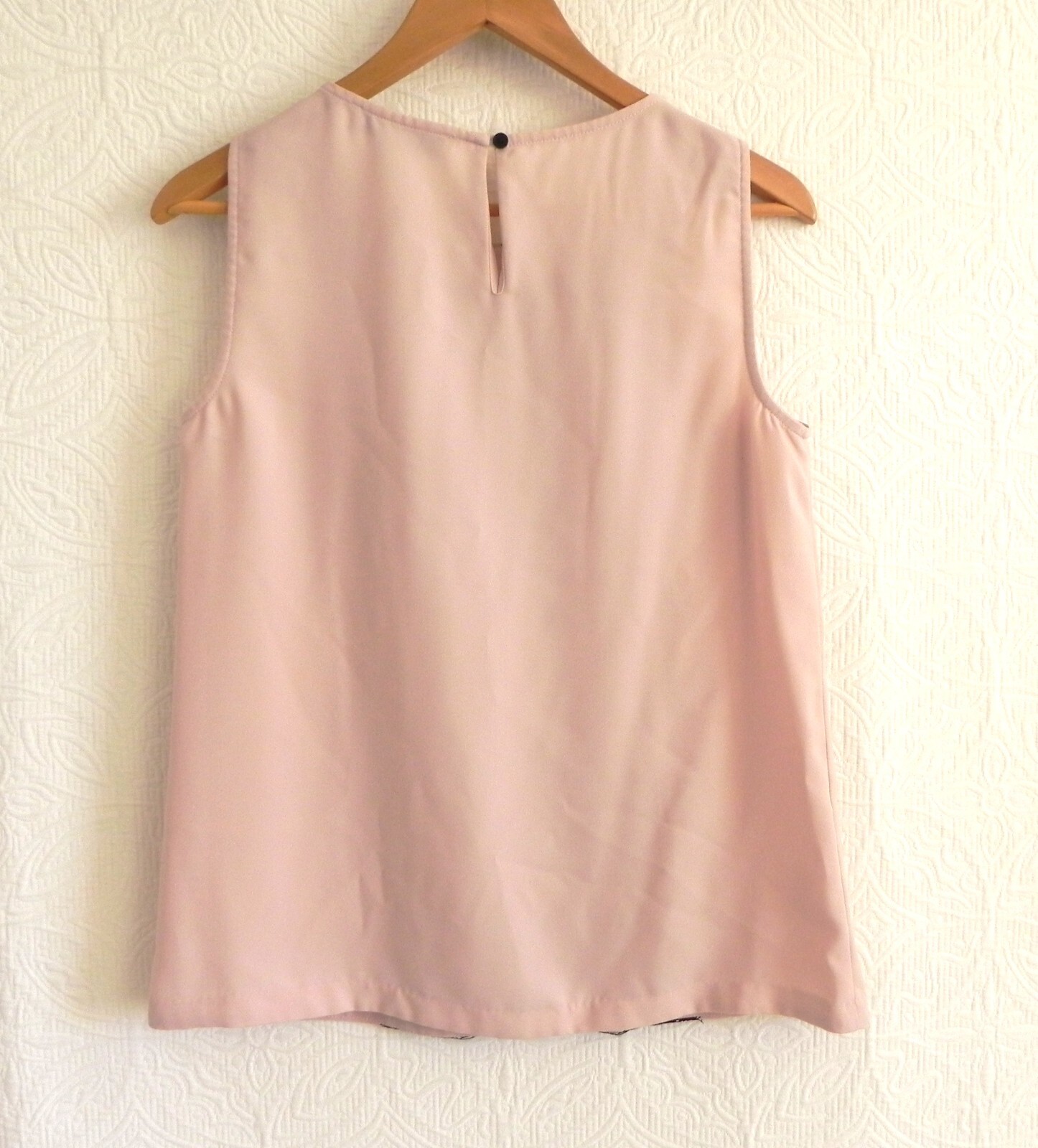 Loft Sleeveless Blouse Round Neck Peach/Black Lace Trim Relxed Fit Size S