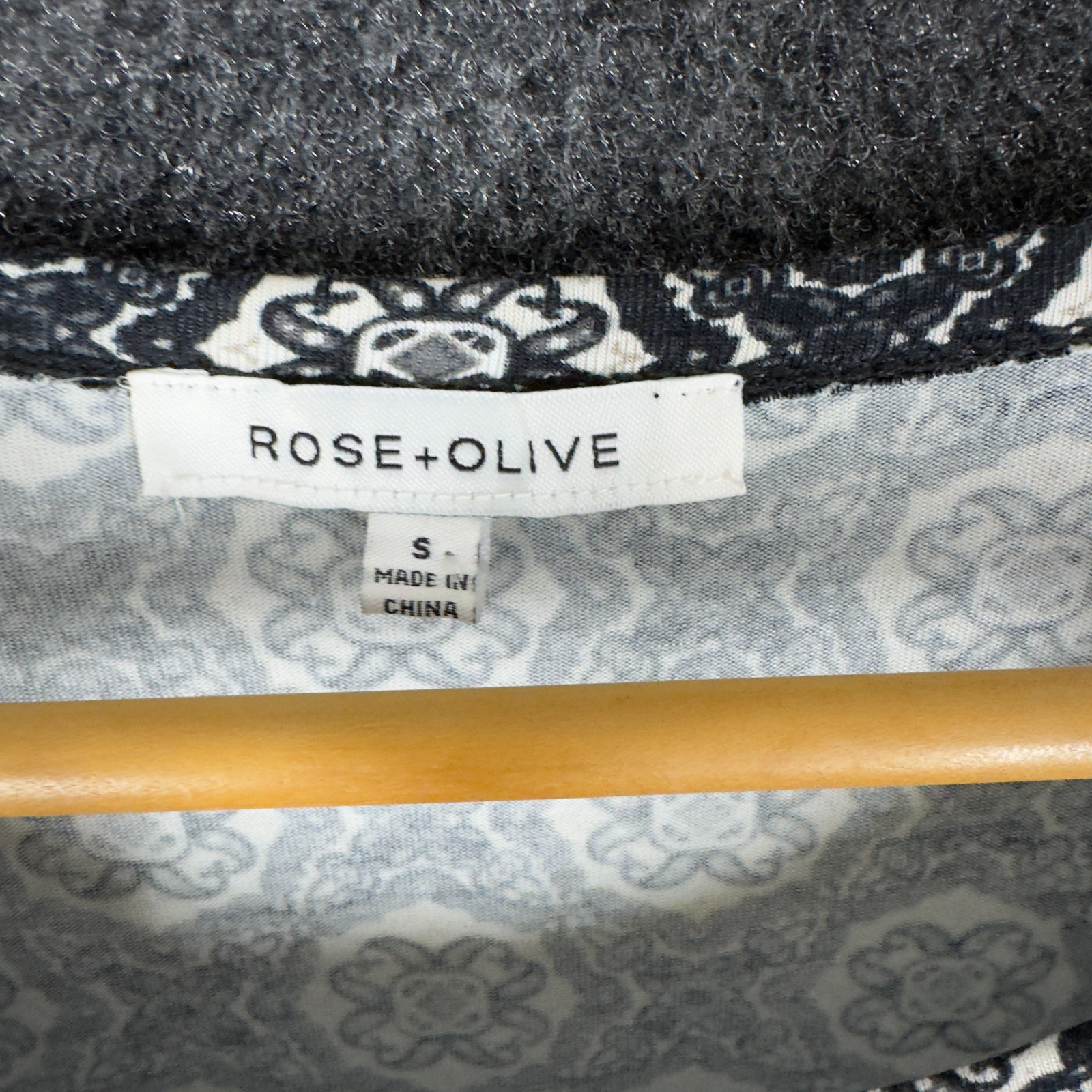 Rose + Olive Blouse Women S Small Black Geometric 3/4 Sleeve Round Neck Rayon