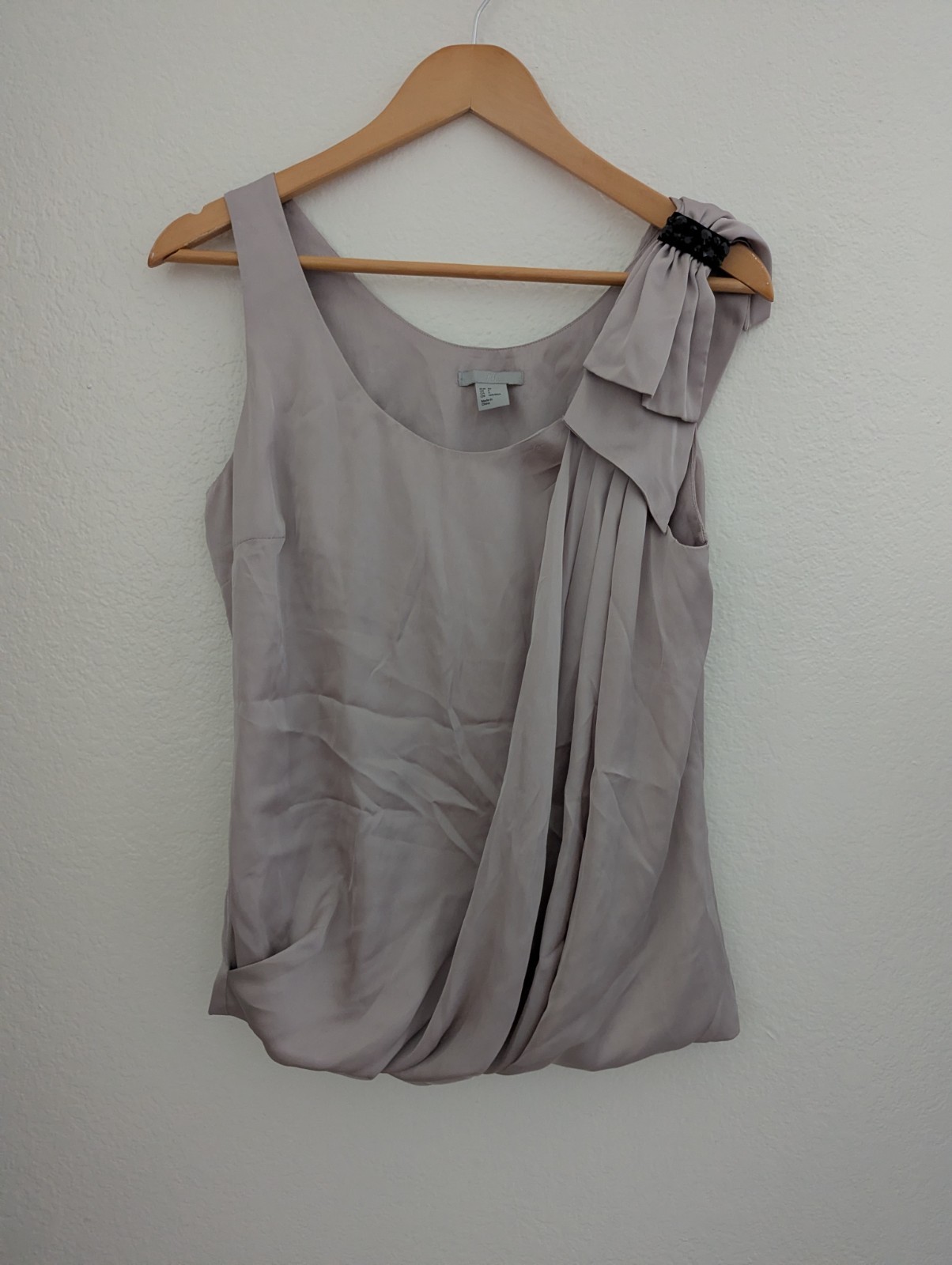 H&M Silver Grey Satin Dressy Drape Sleeveless Top Blouse w Shoulder Bow/Ribbon M