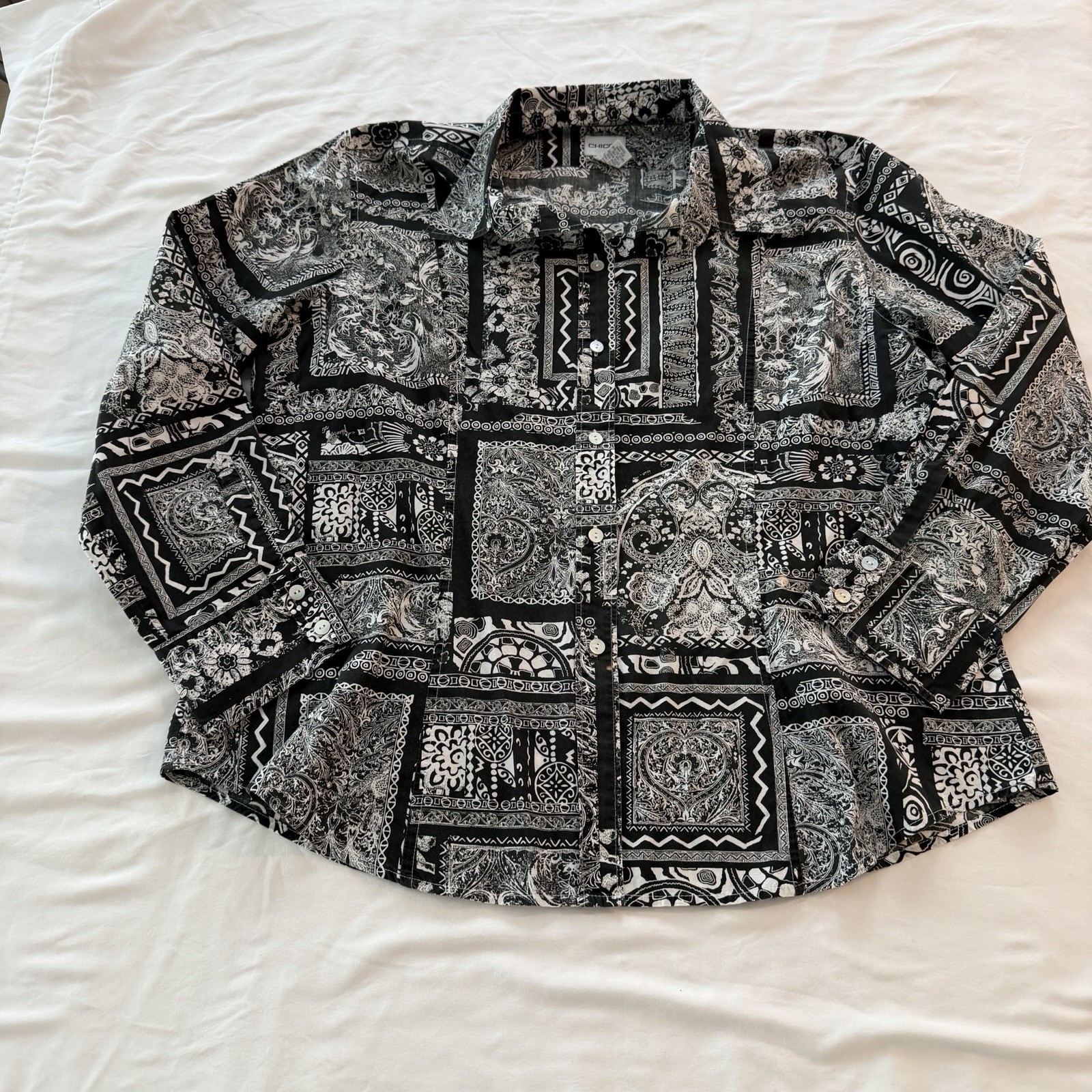 CHICOS women size 3 XL 16/18 button down shirt career workwear printed plus size