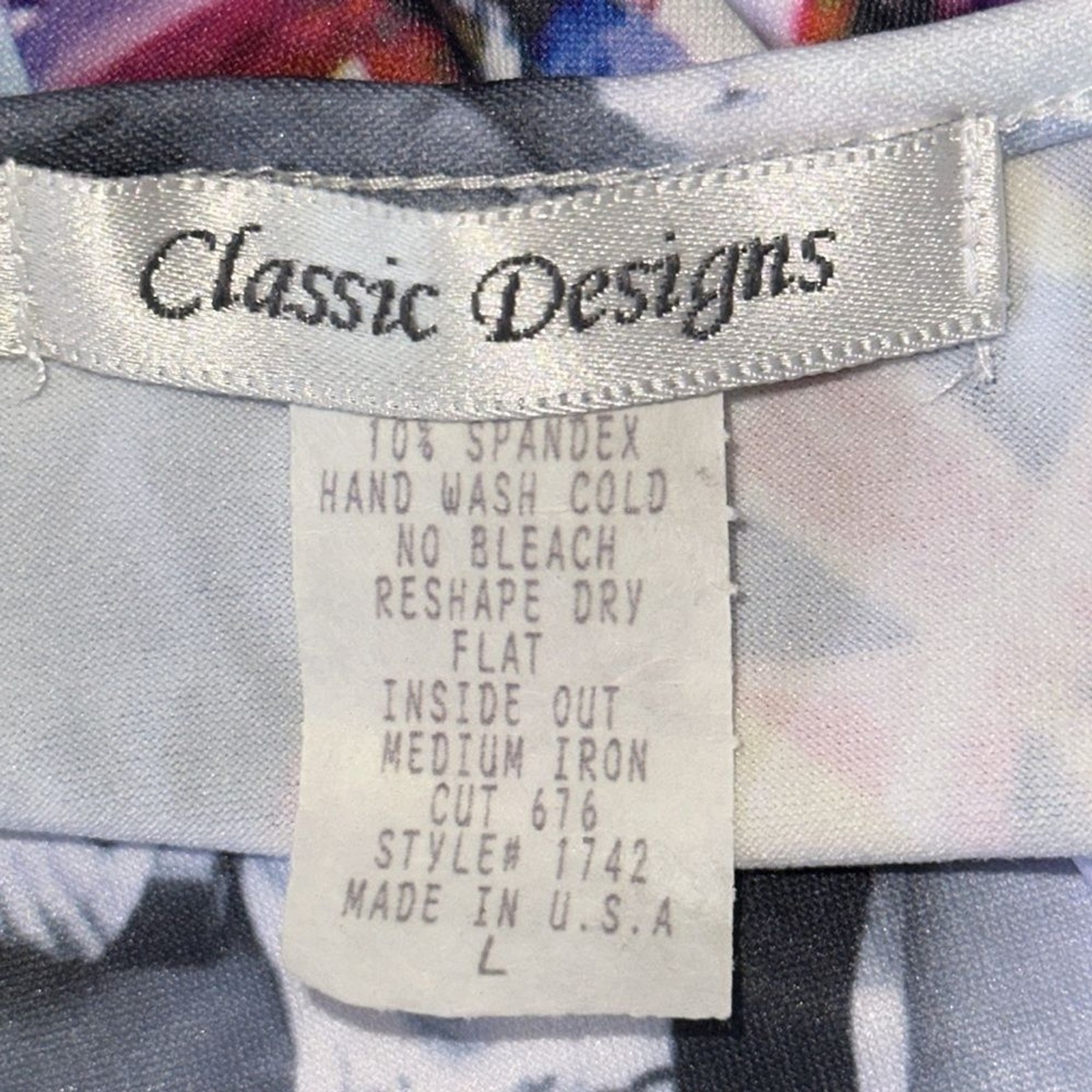 Classic Design Women’s Photo Collage Slinky Polyester Blouse Size L Artsy Top