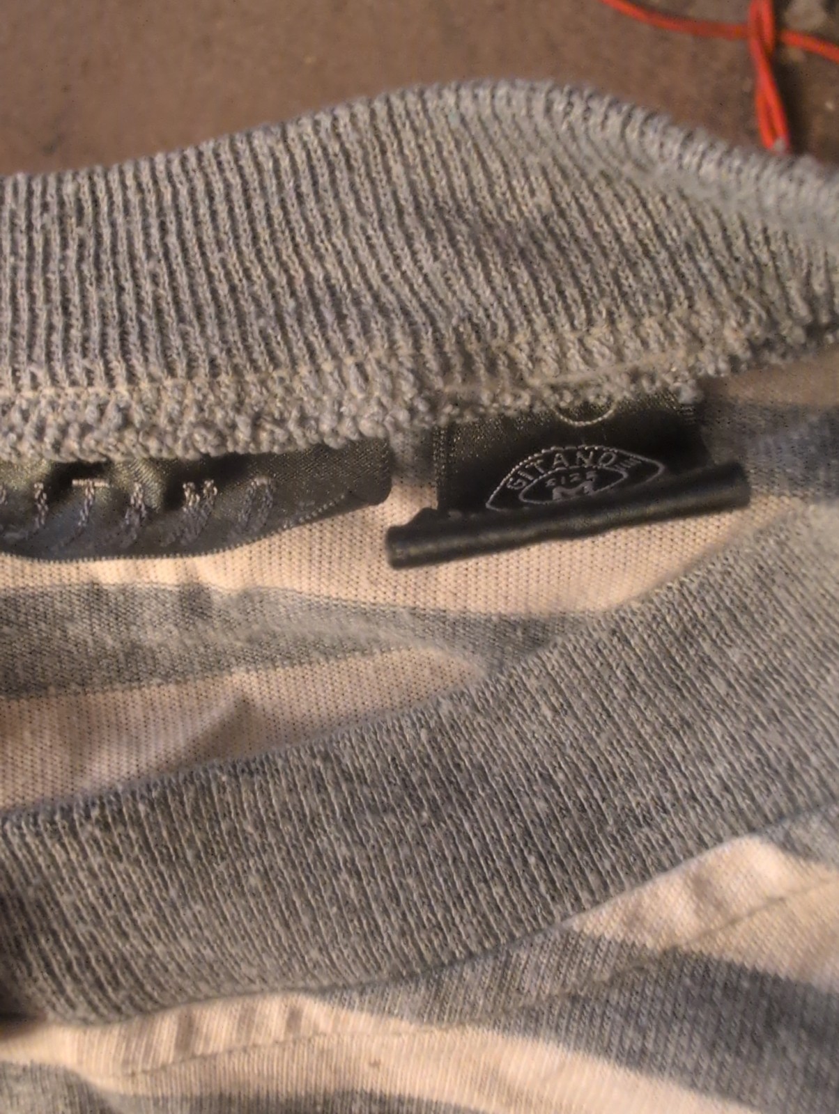 Vintage Gitano Size Medium Polyester Blend Gray And White Long Sleeves Shirt