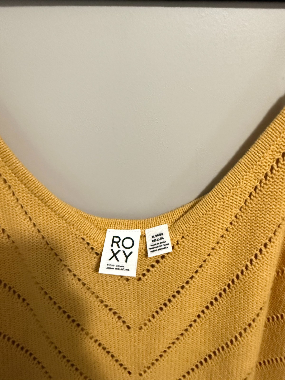 Roxy Marigold Fitted Ribbed Chevron Knit Camisole Womens Tank Top XL New Unworn