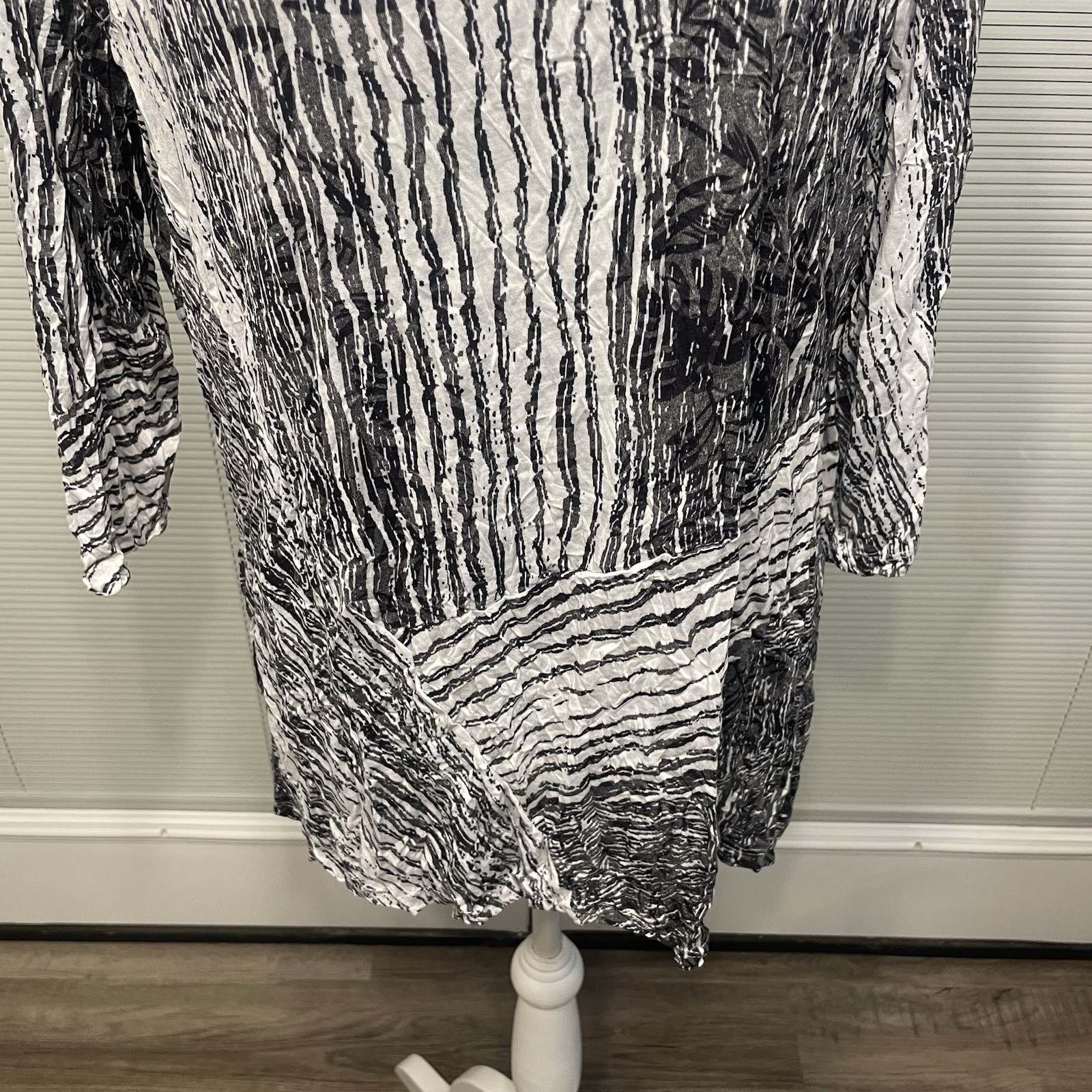 NWT $85 Shana Crinkle Tunic Top Cowl Neck White/Black/Gray Stripe Art To Wear M