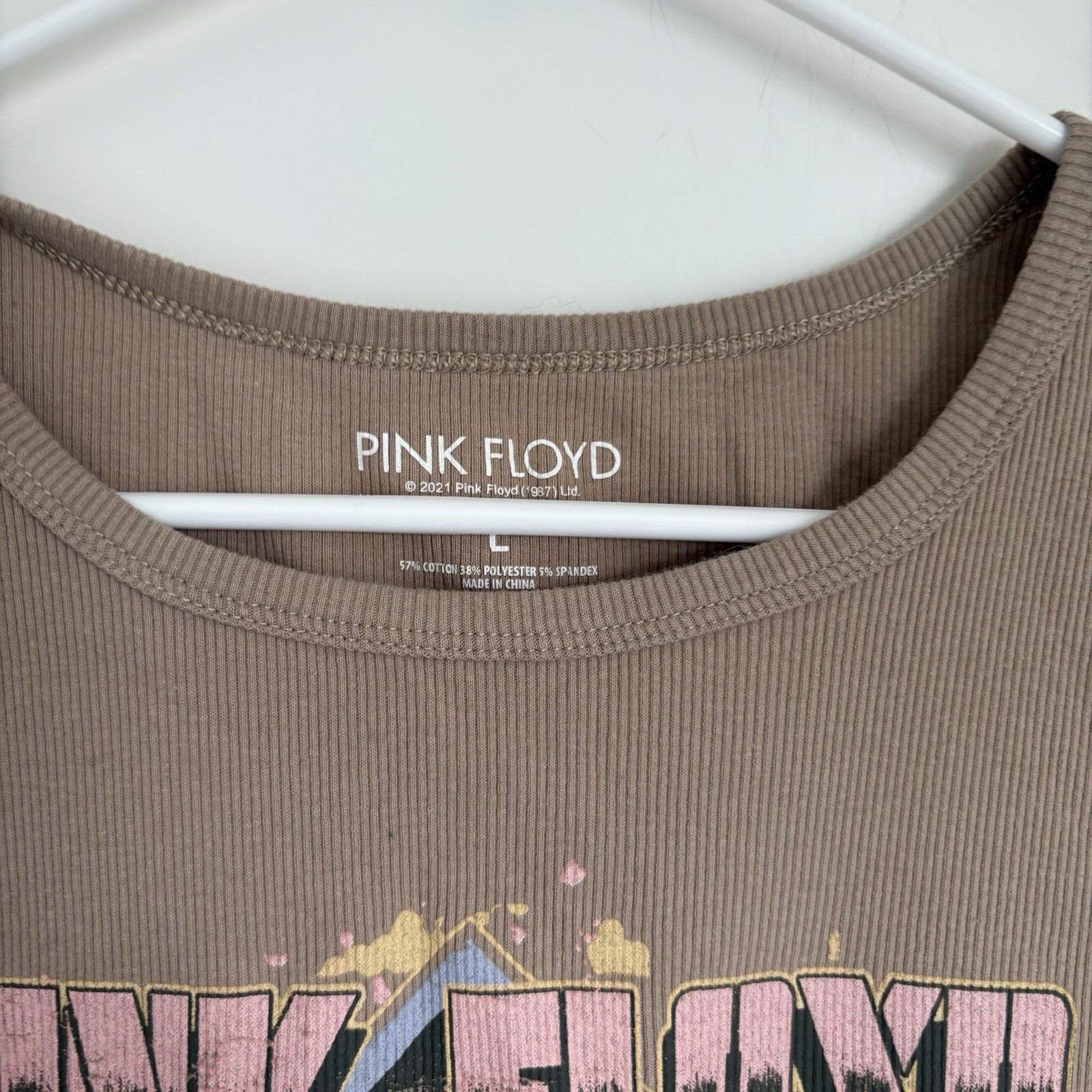 Pink Floyd Women’s Ribbed Tan Graphic Band Tank Cropped – Size L