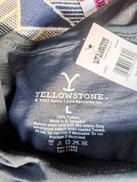 Yellowstone LOT OF 2 Unisex Dutton Ranch Logo TV Show T-Shirt Tee Size L