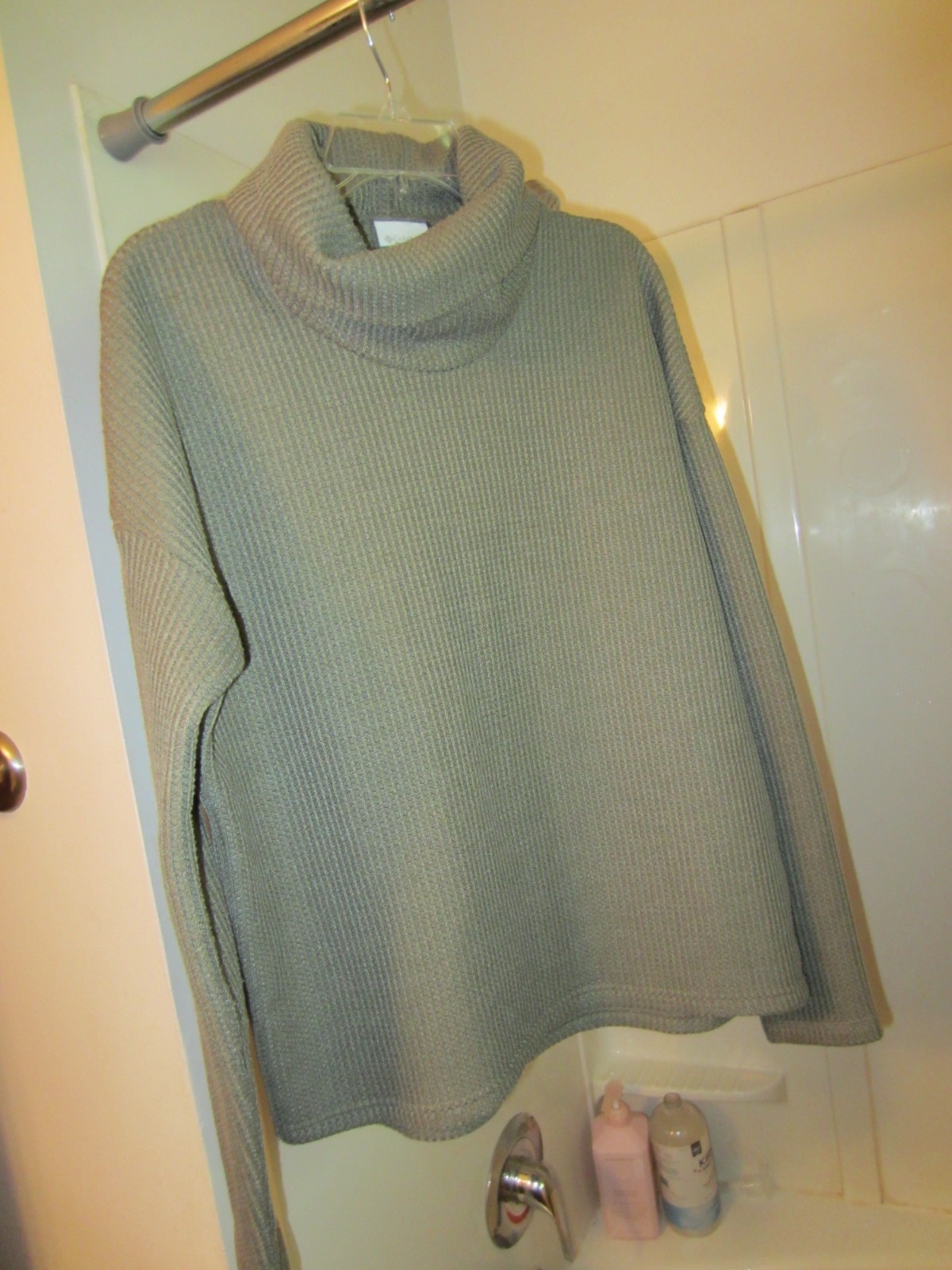 NWOT women’s warm winter cowl neck top Columbia Size M olive color