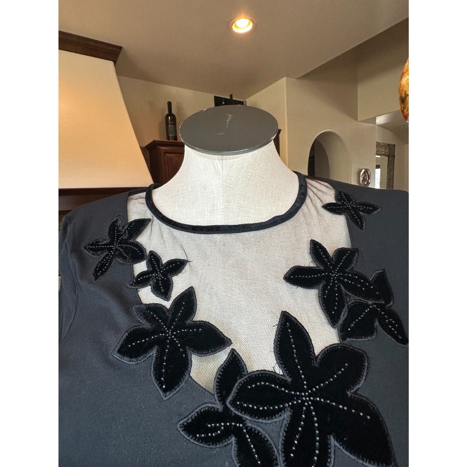Dana Buchman DB Life Black Top w/Netted & Velvet Flower Applique Neck NWT Large