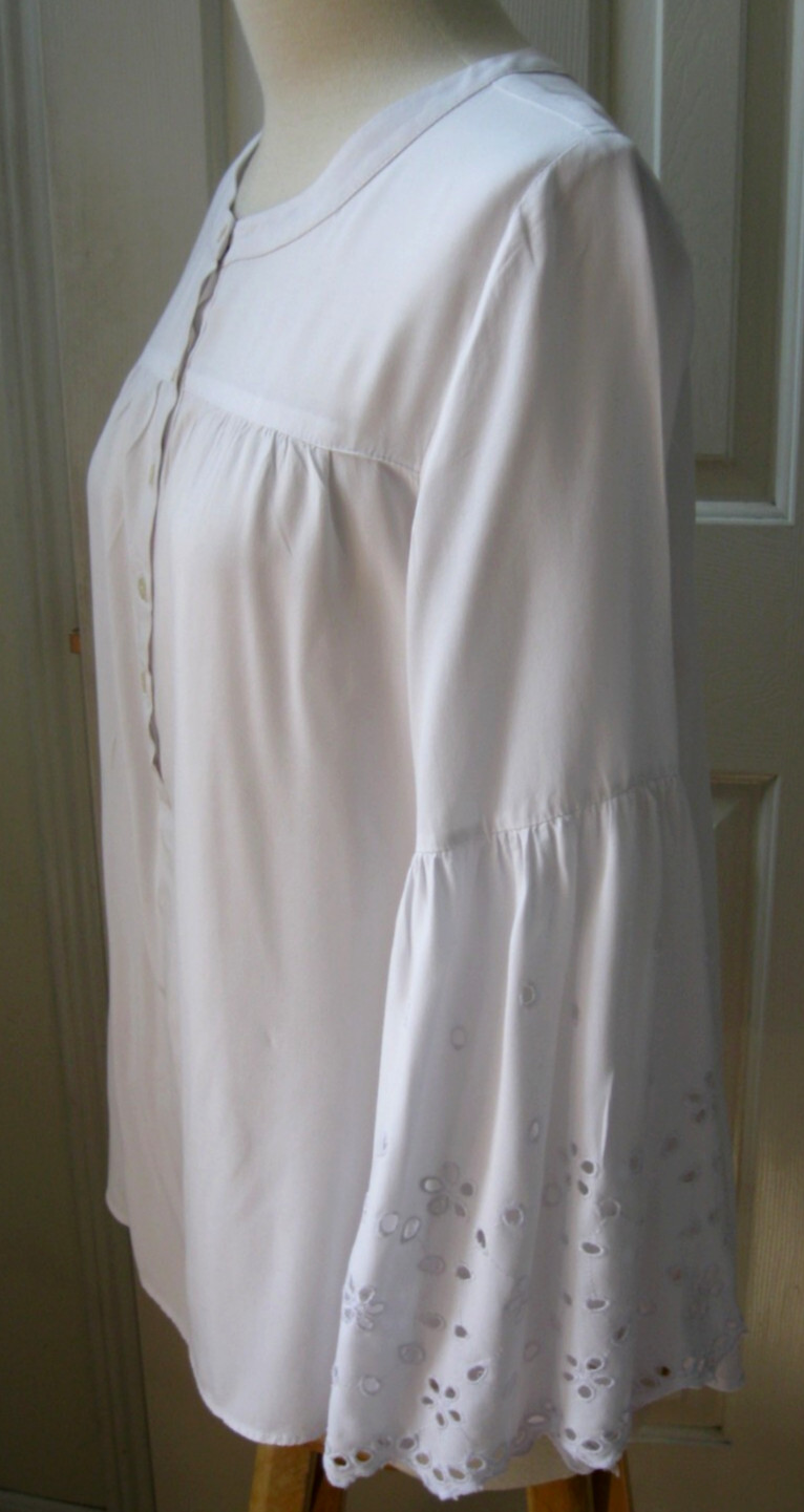 Vtg LOFT White Viscosa Women’s Blouse Eyelet Embroidered Lace Bell Sleeve sz M