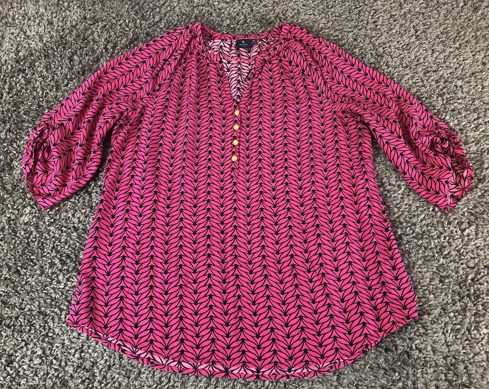 Kaari Blue 3/4 Sleeve Top Womens Medium Pink Black V-Neck Gold Tone Buttons