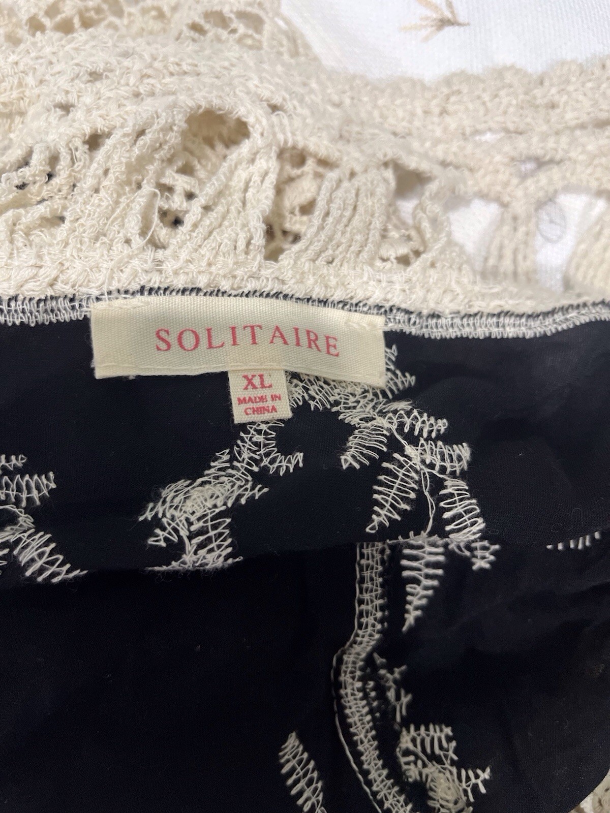 Solitaire XL Black White Embroidered Crochet Lace V-Neck Tunic Blouse Women’s