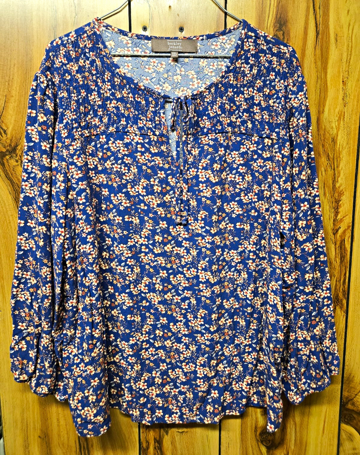Berkley Jensen Women’s XXL Blue Floral V-Neck Tie Ruffle Blouse