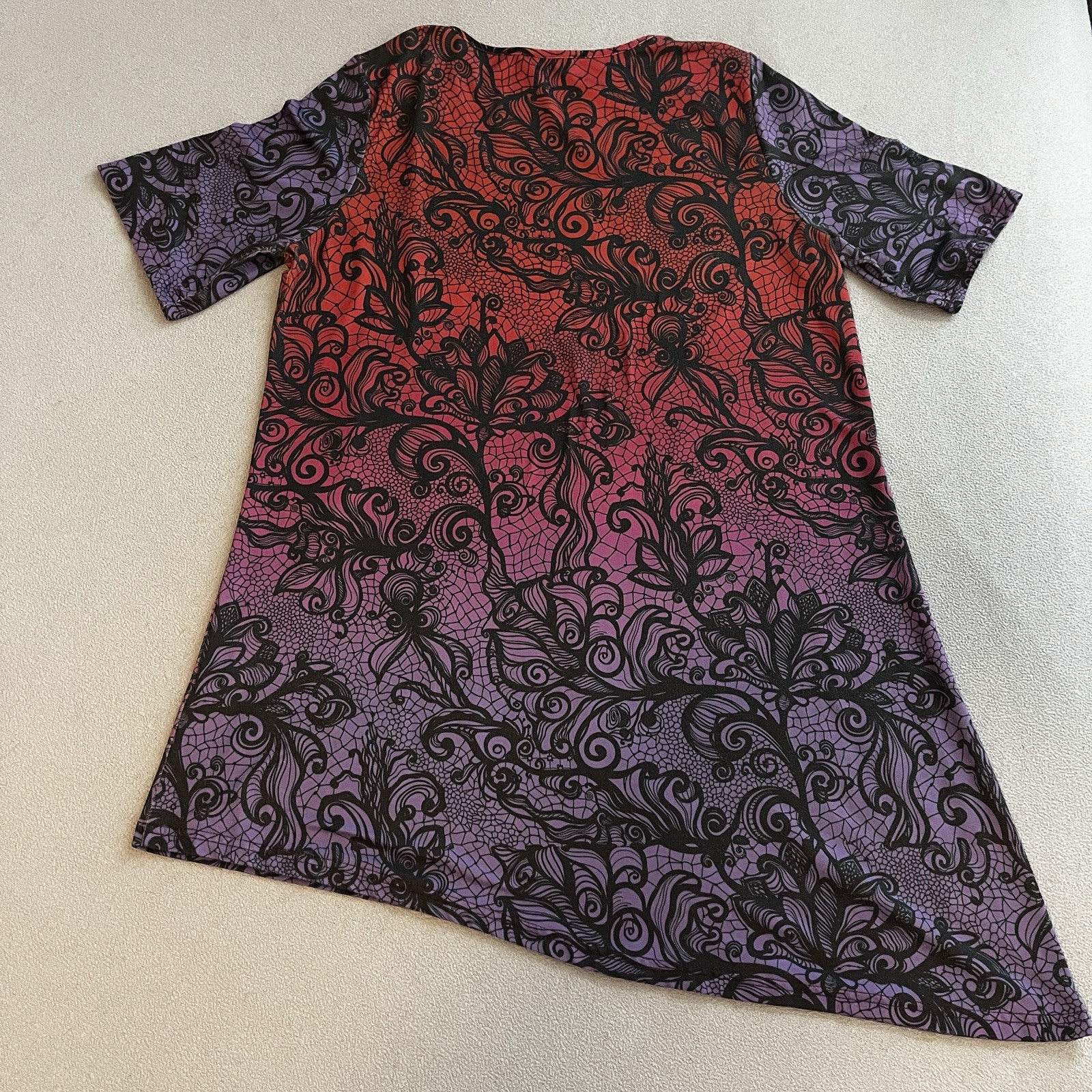 Azalea Woman’s XL Ombré Short Sleeve Asymmetrical Hem Tunic Floral Lace Print￼