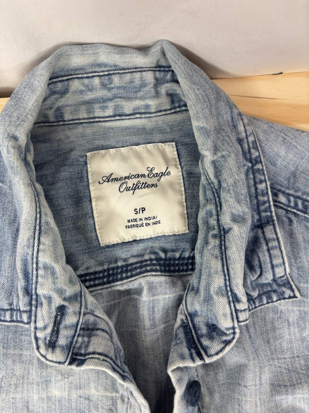 American Eagle Light Wash Denim Button Down Shirt 100% Cotton Womens Small