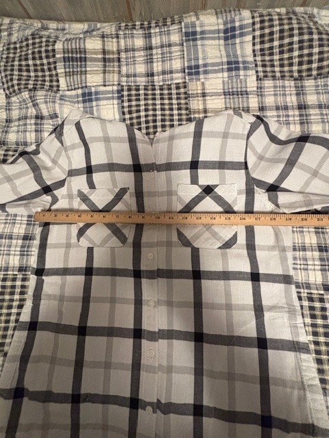 Womans Columbia ® button front Shirt black and white hood & pockets Medium
