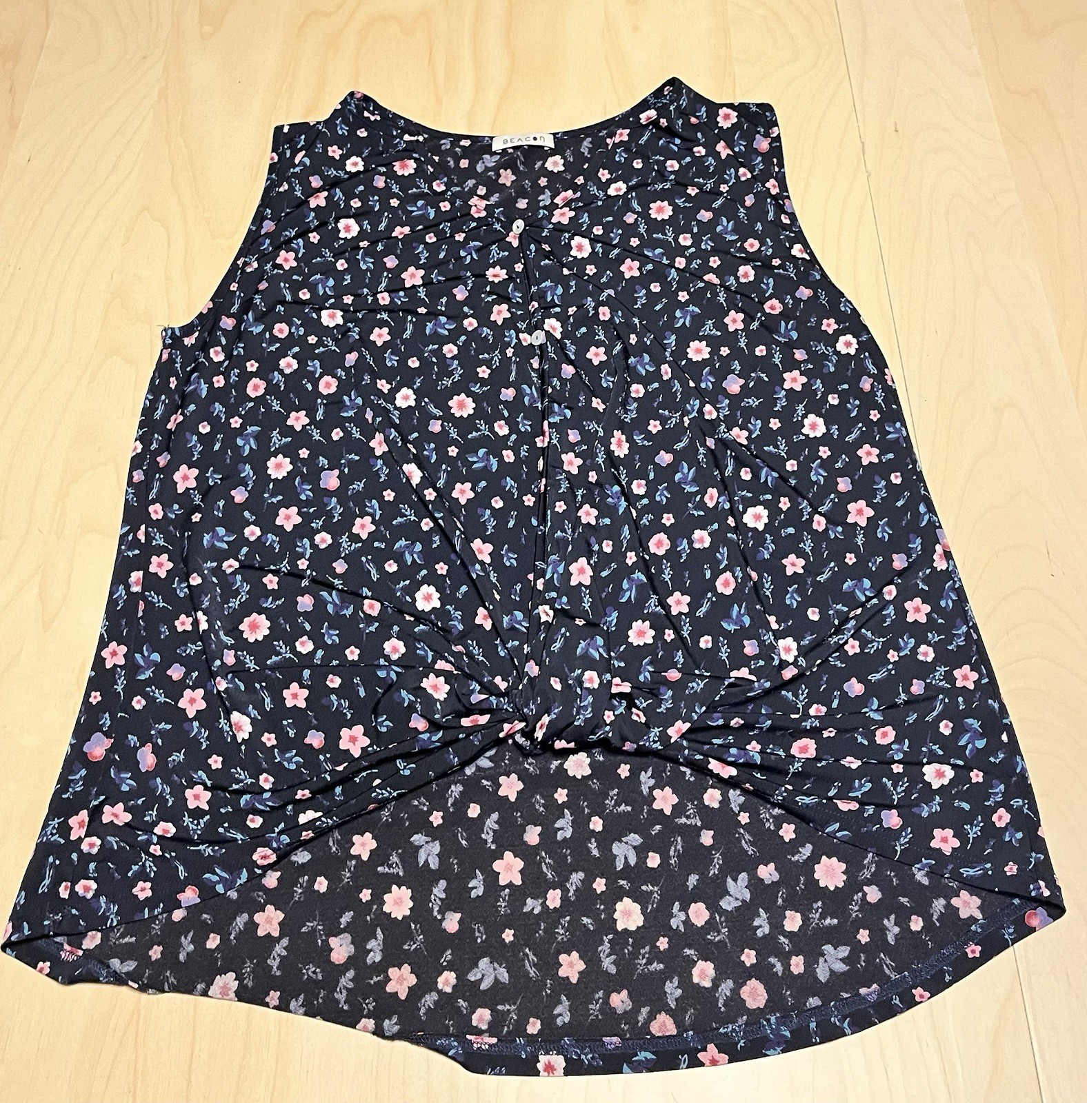 Beacon Women’s Navy Floral Sleeveless Top XL Excellent Condition Twist Hem