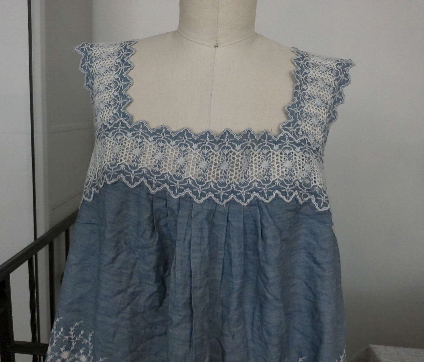 NWT Gap 1969 Blue Indigo Chambray Embroidered Wide Strappy Boho Tank Top XL